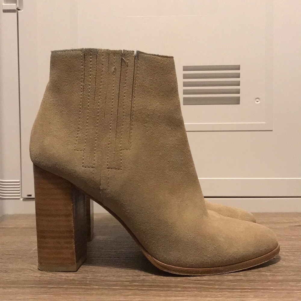 Joie 6.5 tan booties